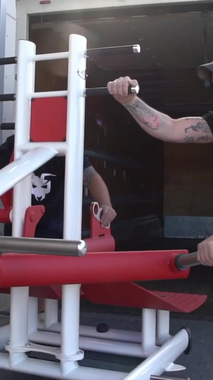@showmeweights delivering the amazing @gym80us Belt Squat to the ...