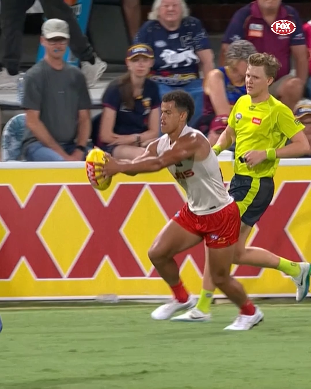 'I think he's done a chanana! I think it's gone both ways!' 🤯 This has ...