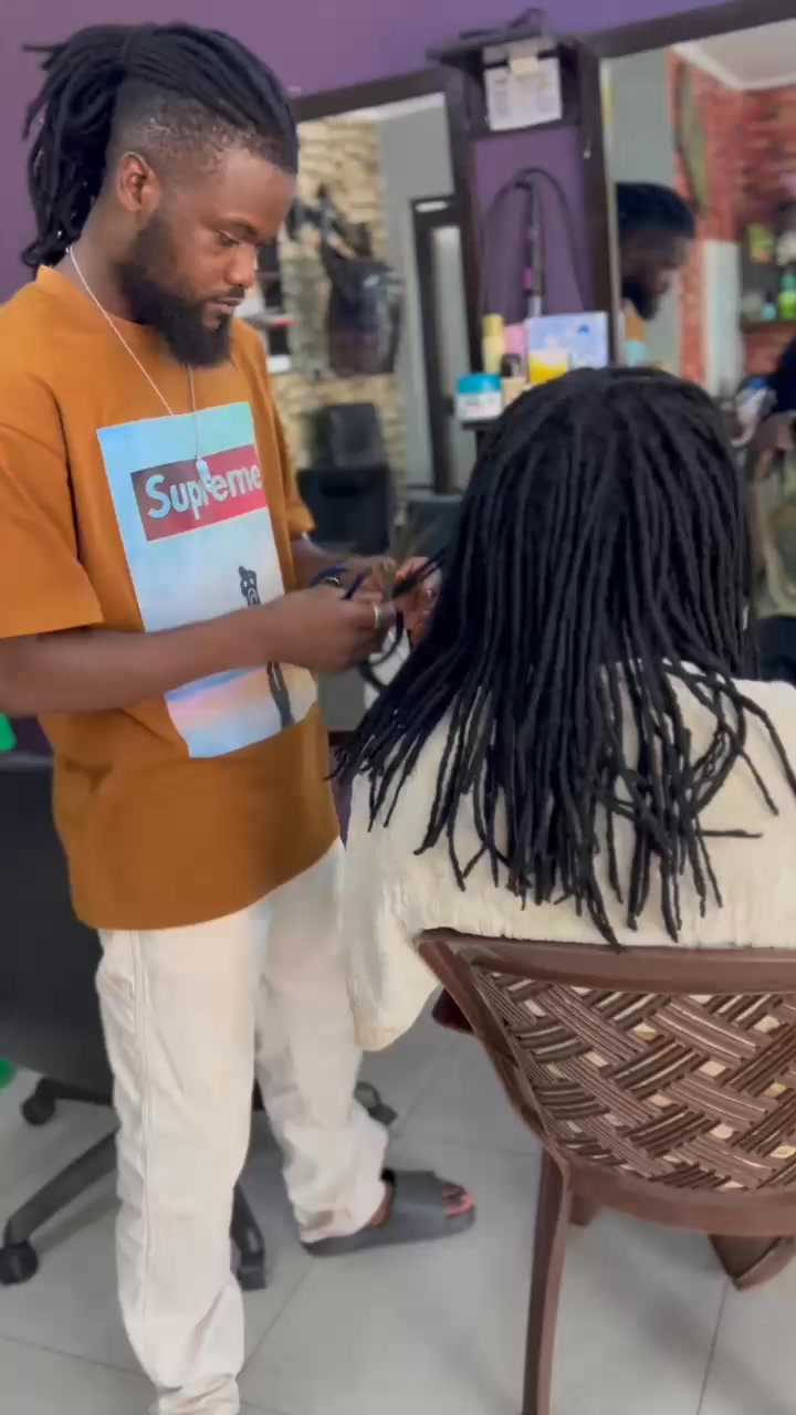 Komwetetsa osat kometetsa😂 @ Phil's touch unisex saloon Area 25C ...