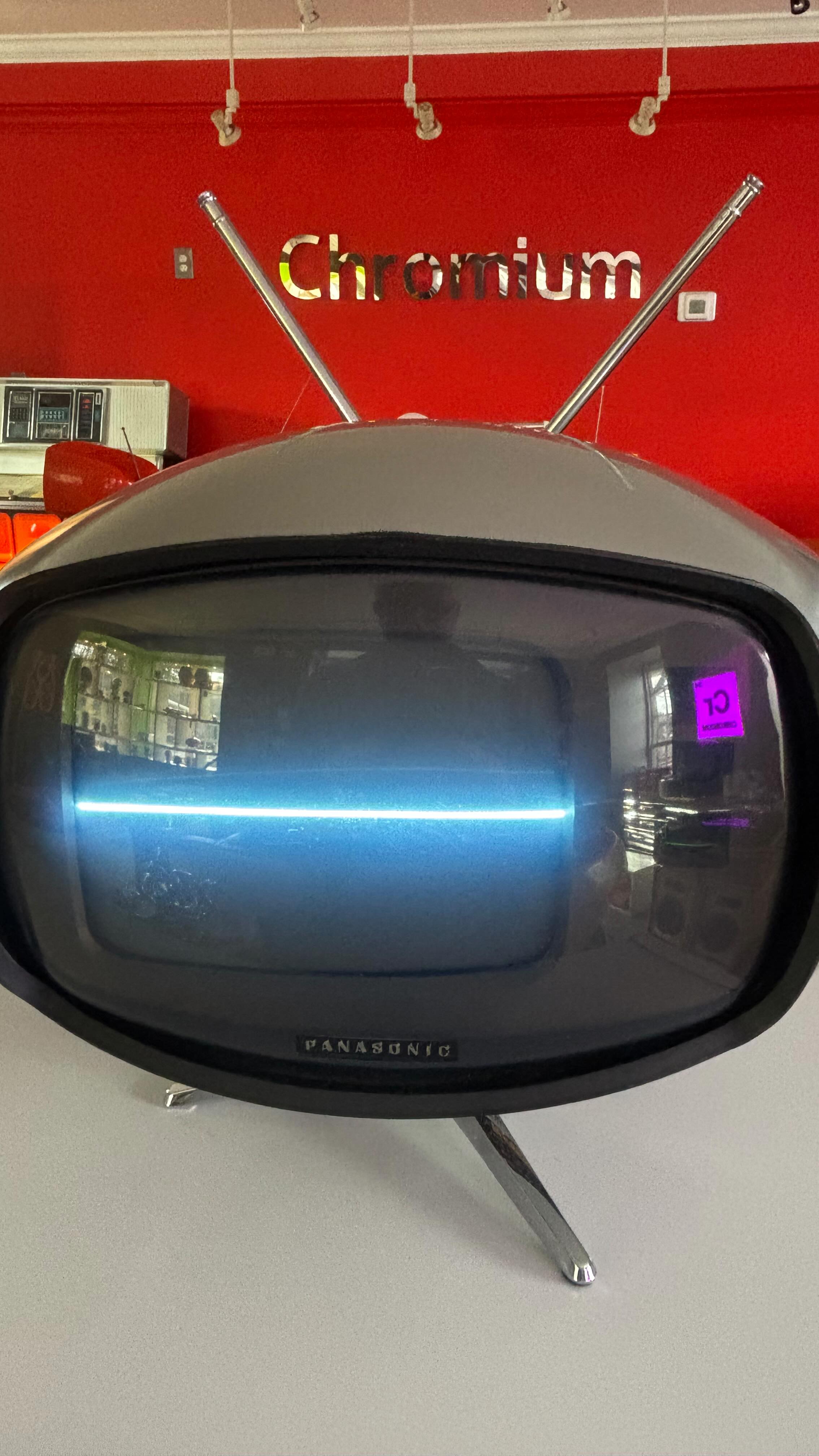Panasonic Model TR-005 Space Age Television from 1969. So cool!