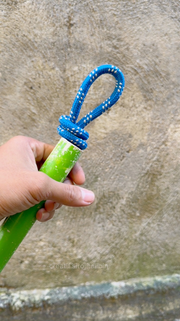 Rope trick to hook fallen items #tricks #diy #effective #technique ...