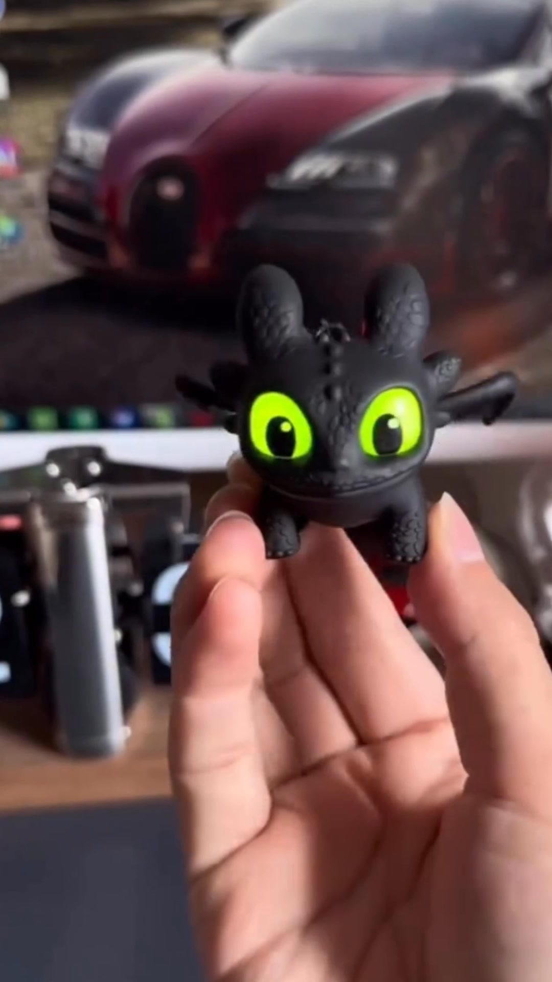 ছোটবেলার Dream Dragon এবার সত্যি! এই Toothless Light-Up Keychain দেখলেই ...