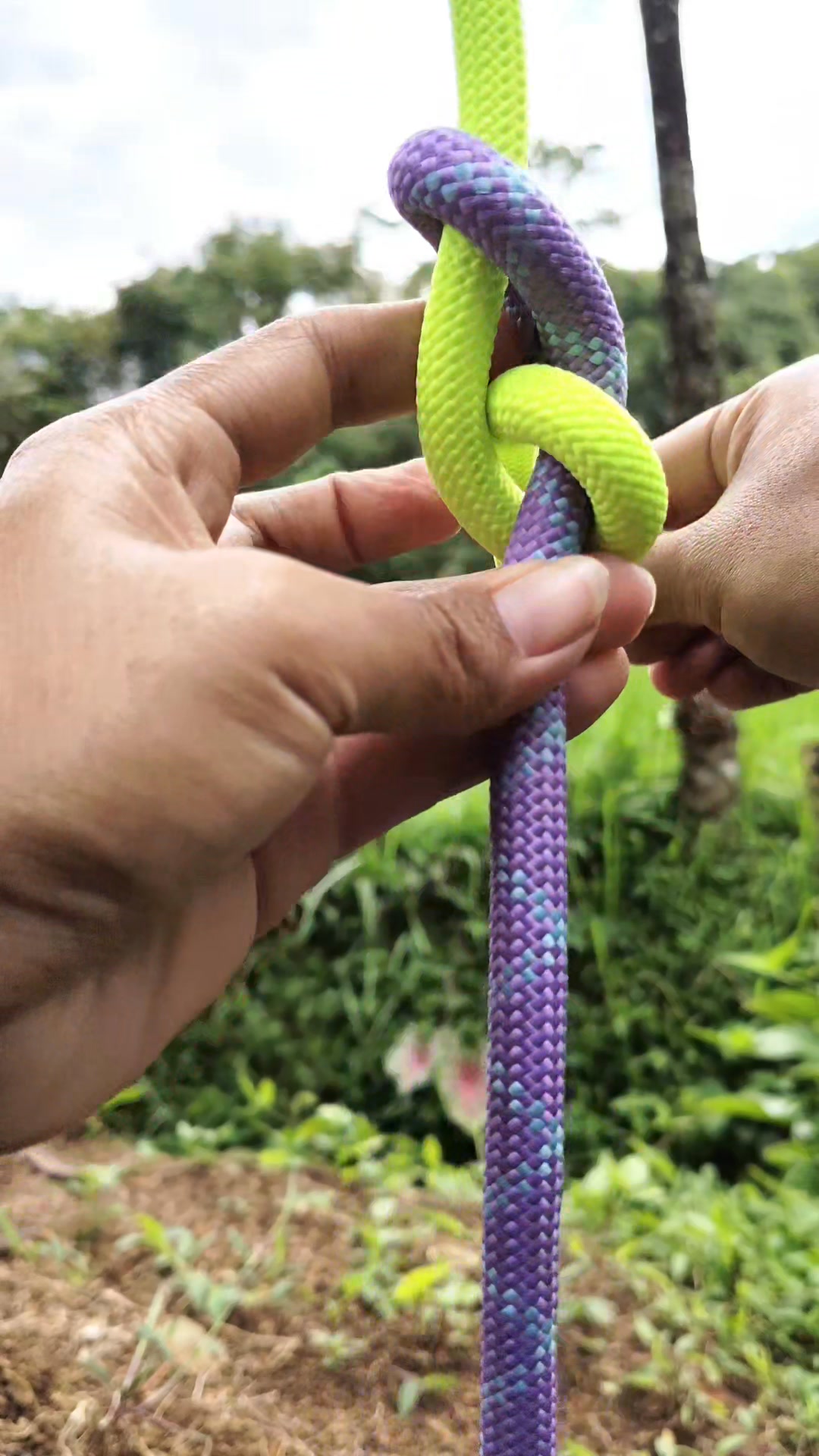 This knot is recommended for joining two ropes of unequal lengths ...