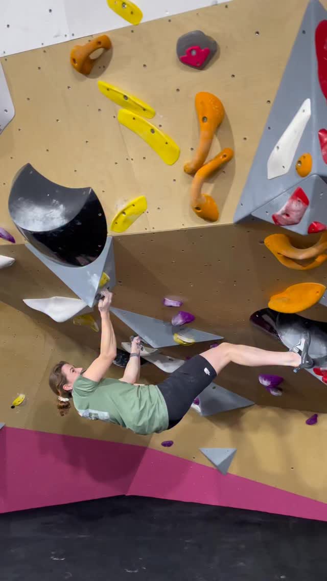 HOW TO CLIMB OVERHANGS Climbing steep walls can feel tough but there ...