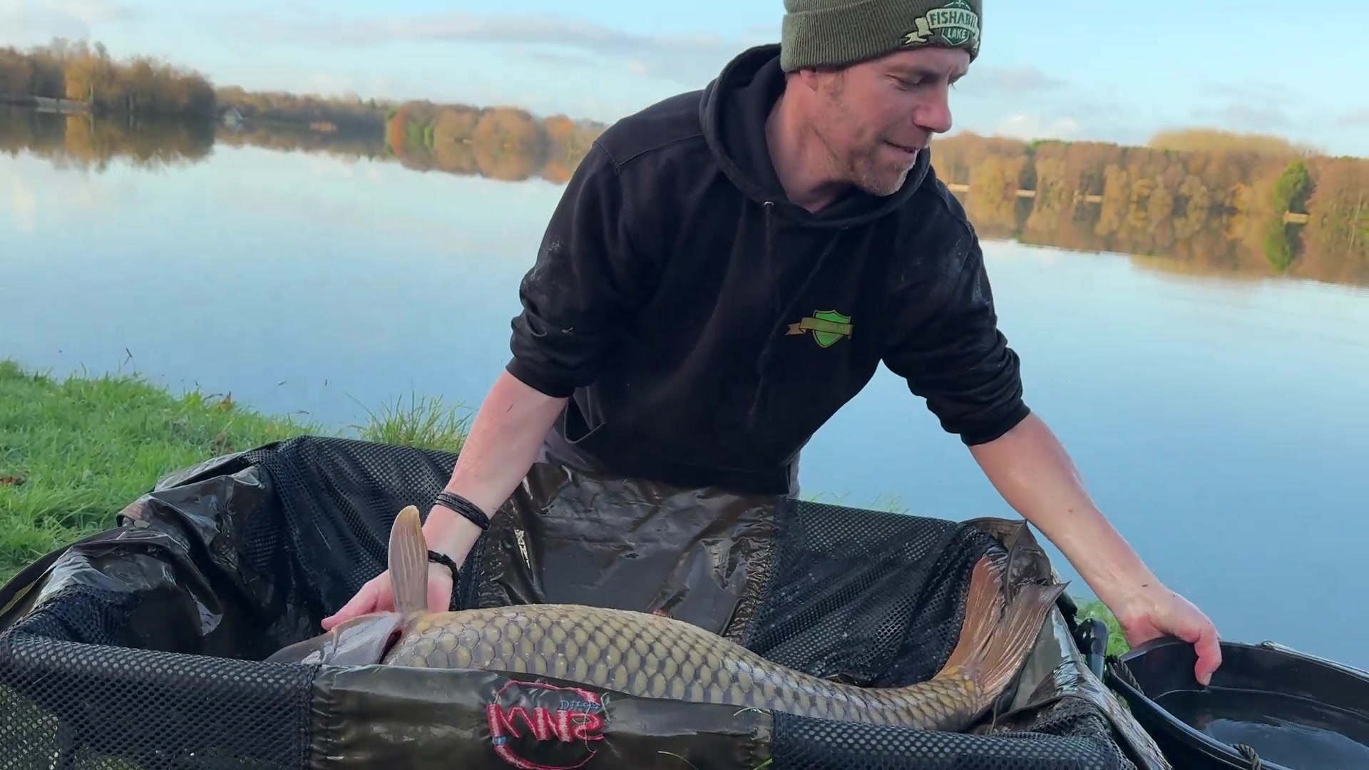 BOOOM !!!! Who wants to catch this beautifull common carp ? ? ? Soooo ...