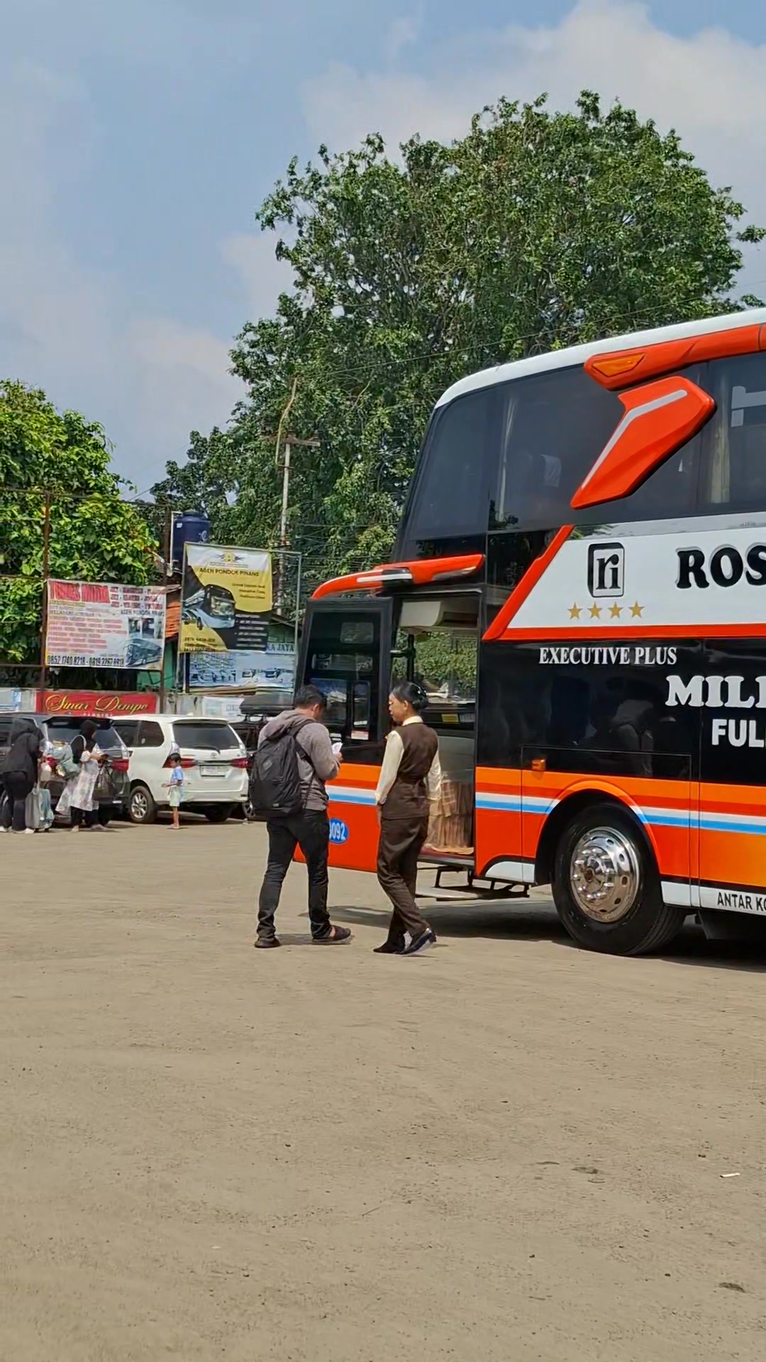 Luxury bus with service like an airplane #luxurybus #Fantravel # ...