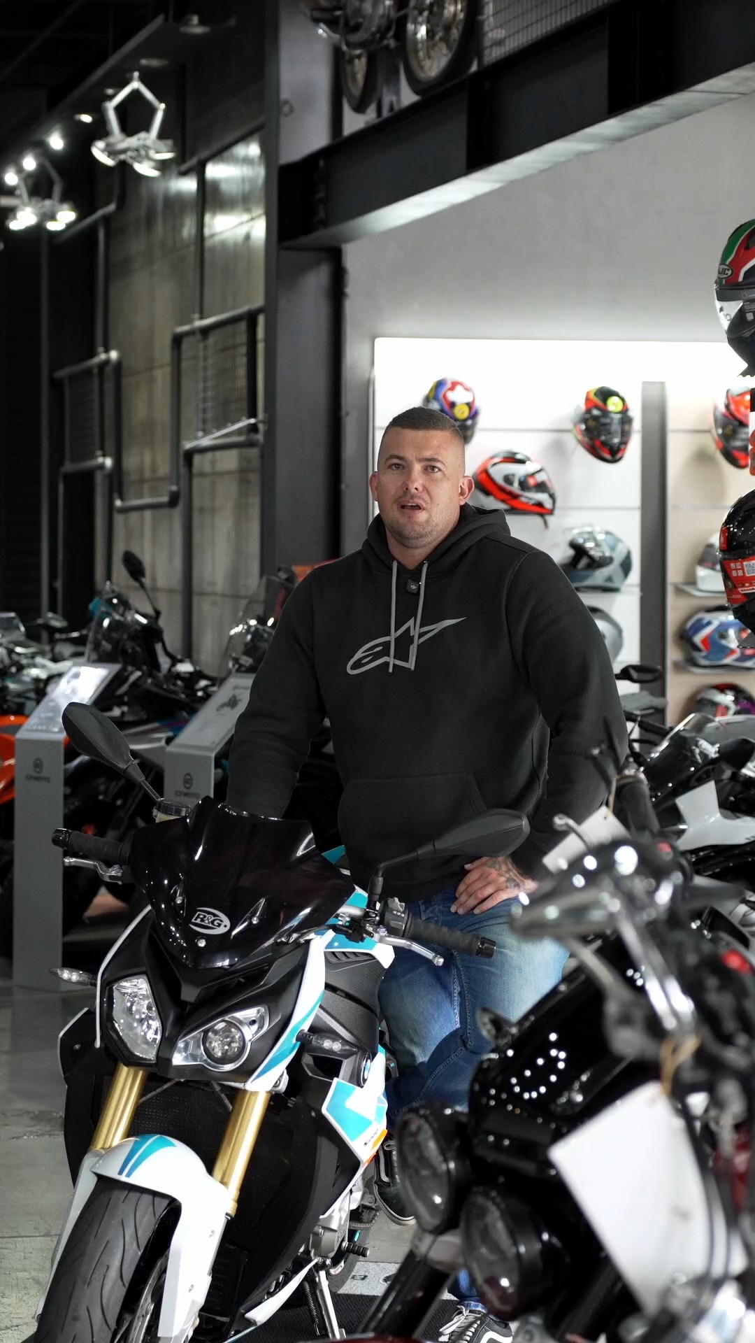 🦍 THE GERMAN BEAST – BMW S1000R Take the legendary S1000RR