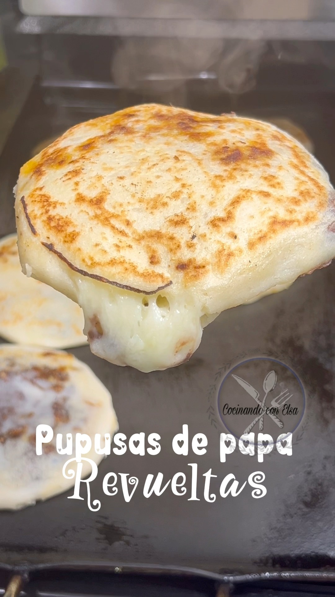 Pupusas de papa y masa 😋🥔 rellenas de chicharrón 🐖queso 🧀 y frijoles 🫘 ...