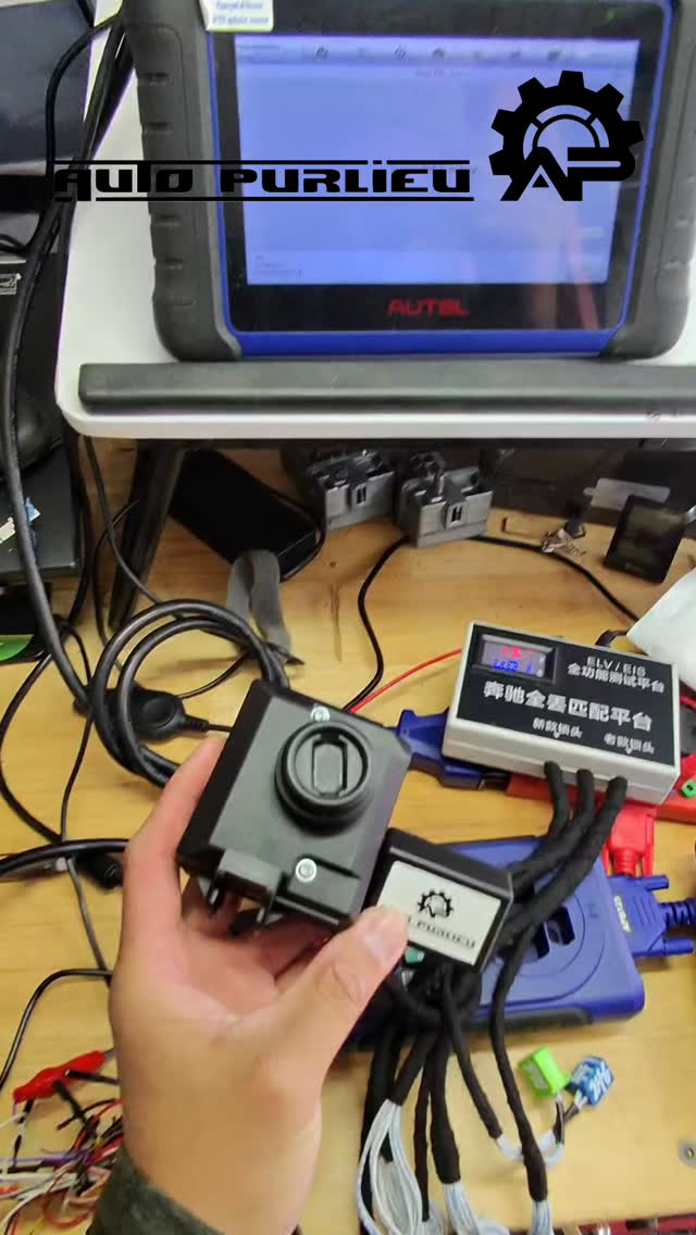 ESL emulator programmed and ready for your 2011 C300W204. Watch it turn ...