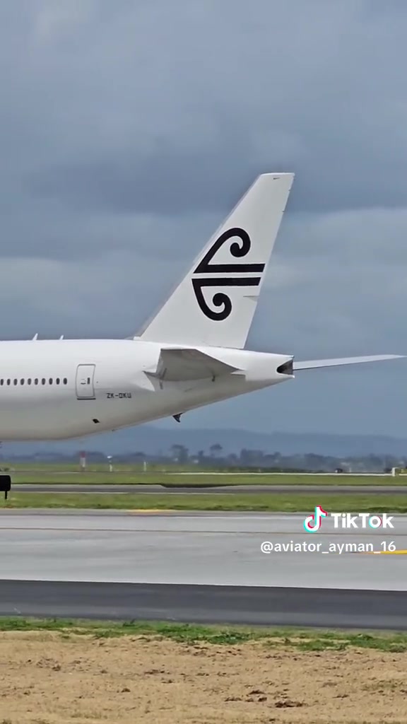 All White Air New Zealand ZK-OKU B777 vacated RWY 25L KLAX from