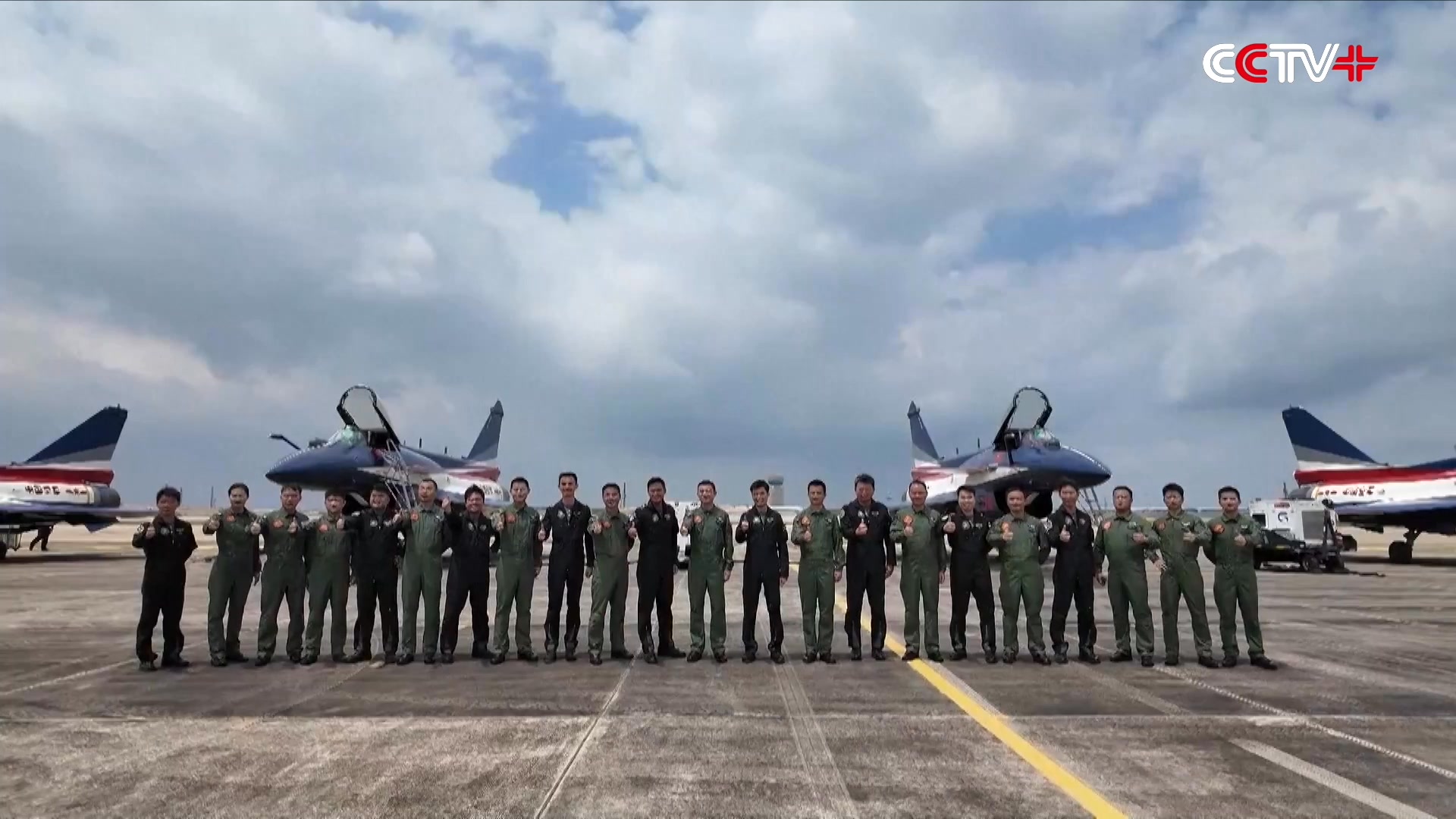 The Bayi Aerobatic Team of the Chinese People's Liberation Army (PLA ...
