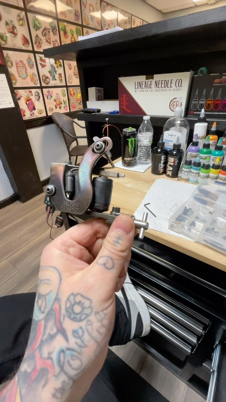 What is the history of Micky Sharpz tattoo machine No12628?