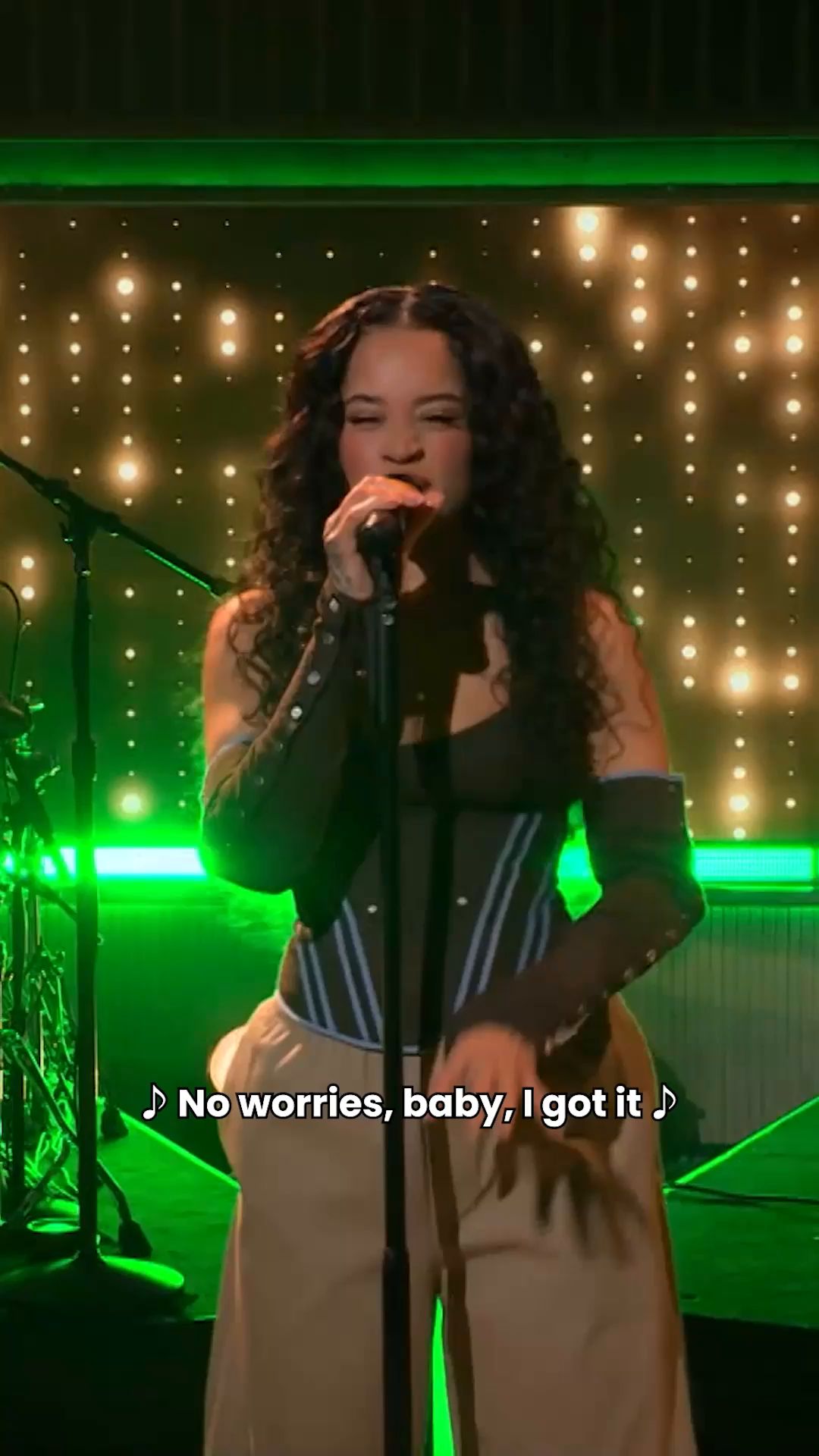 ella mai green dress performs '100' from her new album 'Do You Still Love?' 🎶 | The Kelly Clarkson Show Neckline: One Shoulder