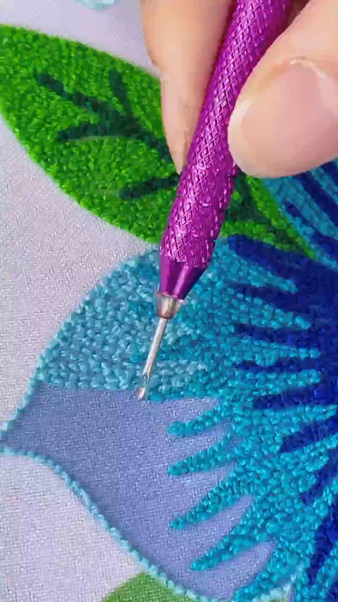 Punch needle embroidery feels THIS good #relaxing #crafts #tactile (52 ...