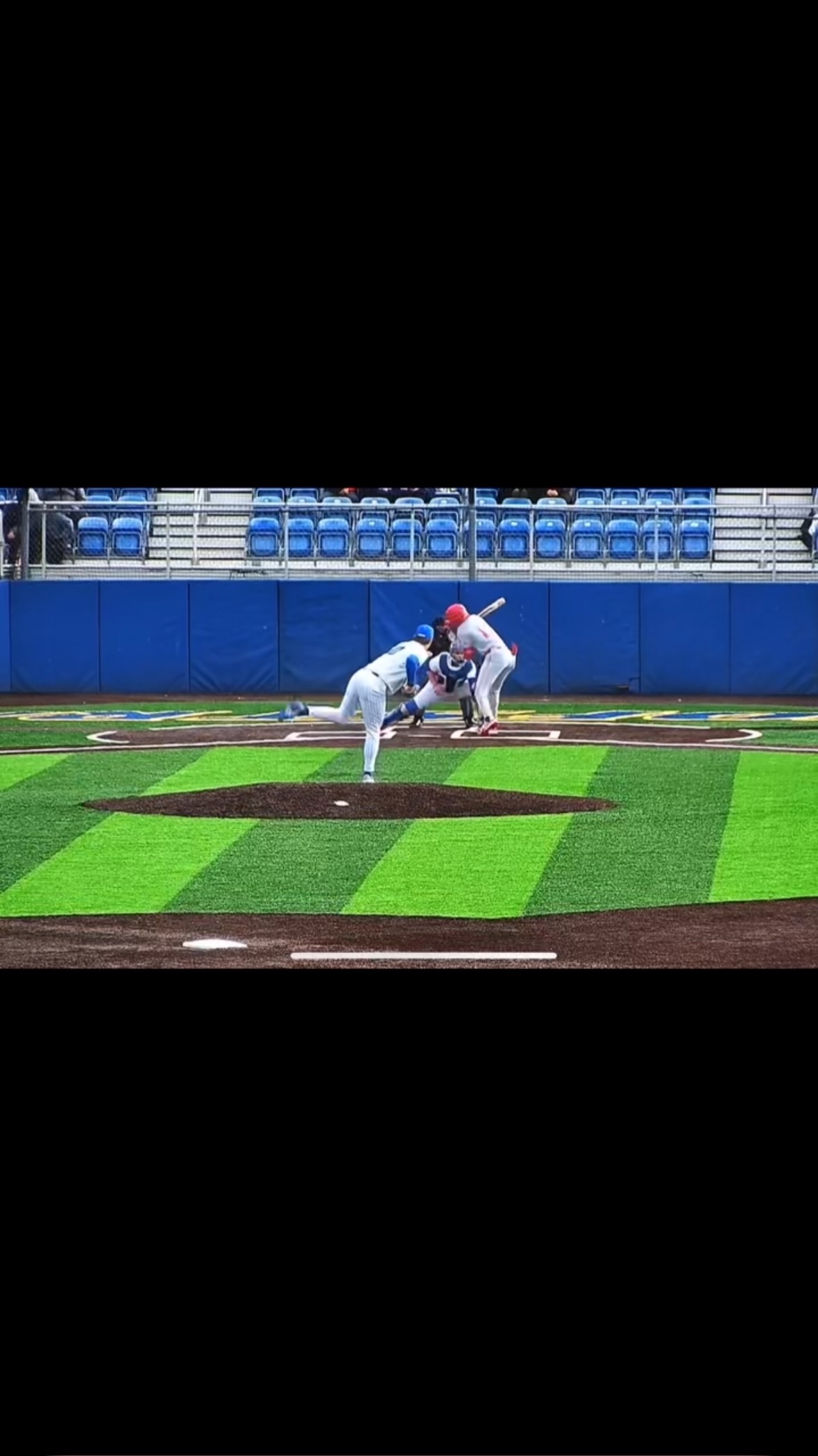Awkward Position, PERFECT Throw. We analyze how he turns a difficult ...