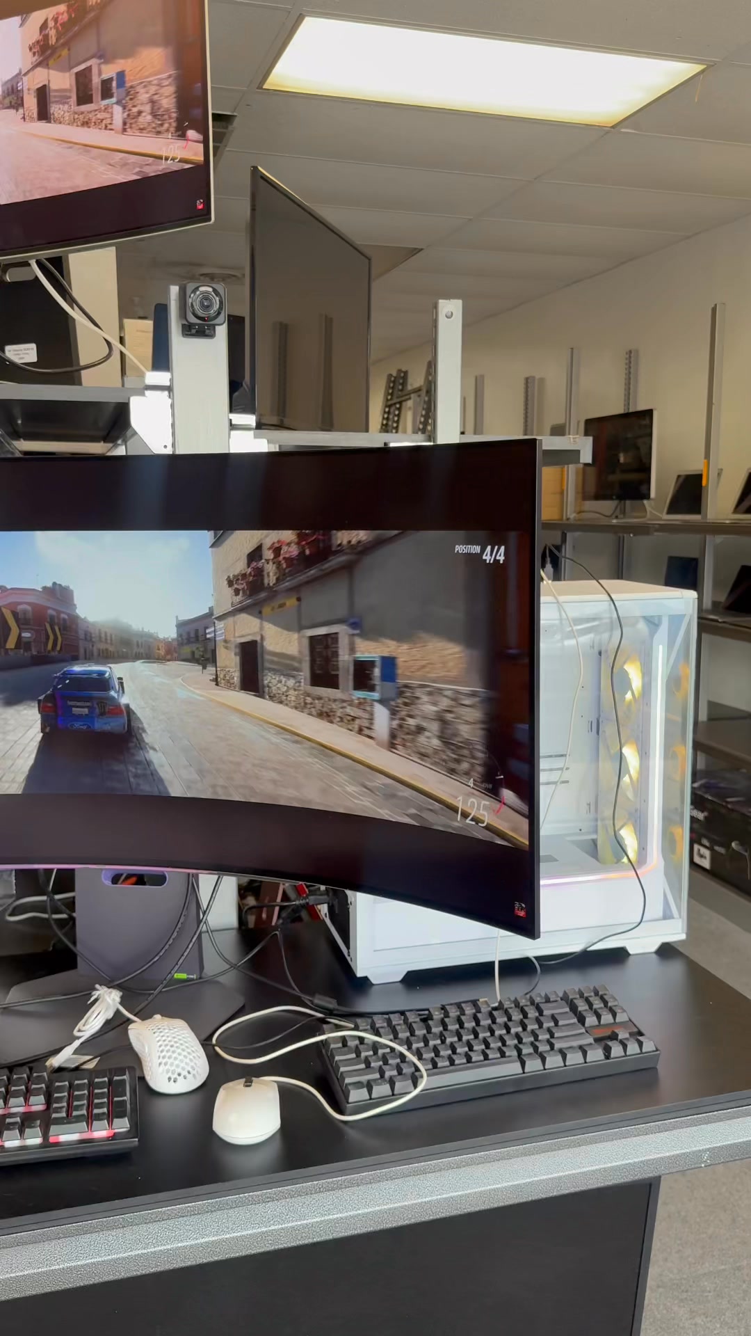 Looking to upgrade your setup? We've got you covered! 🖥️ Wide