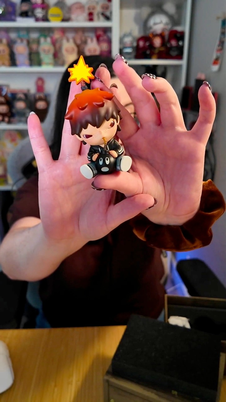 first look unboxing the limited edition Hirono The Hundreds figure