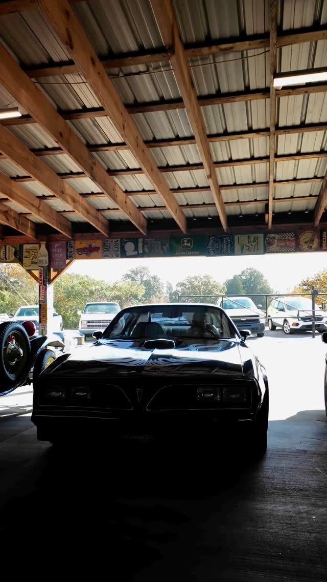 What do y’all think of the roar of this bada$$ 1978 Pontiac Trans Am ...