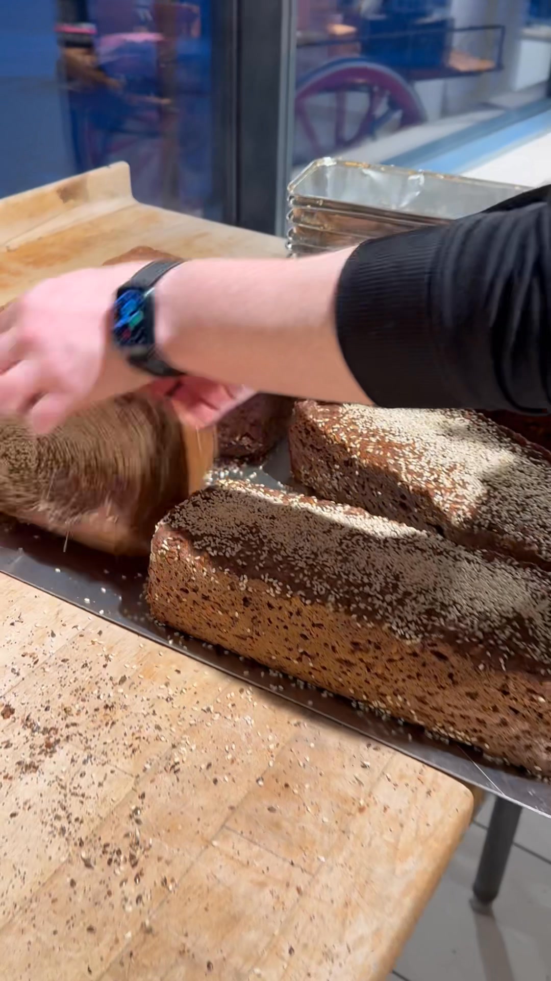🥖🍞 Har I prøvet vores friskbagte softkerne rugbrød? Det er saftigt ...