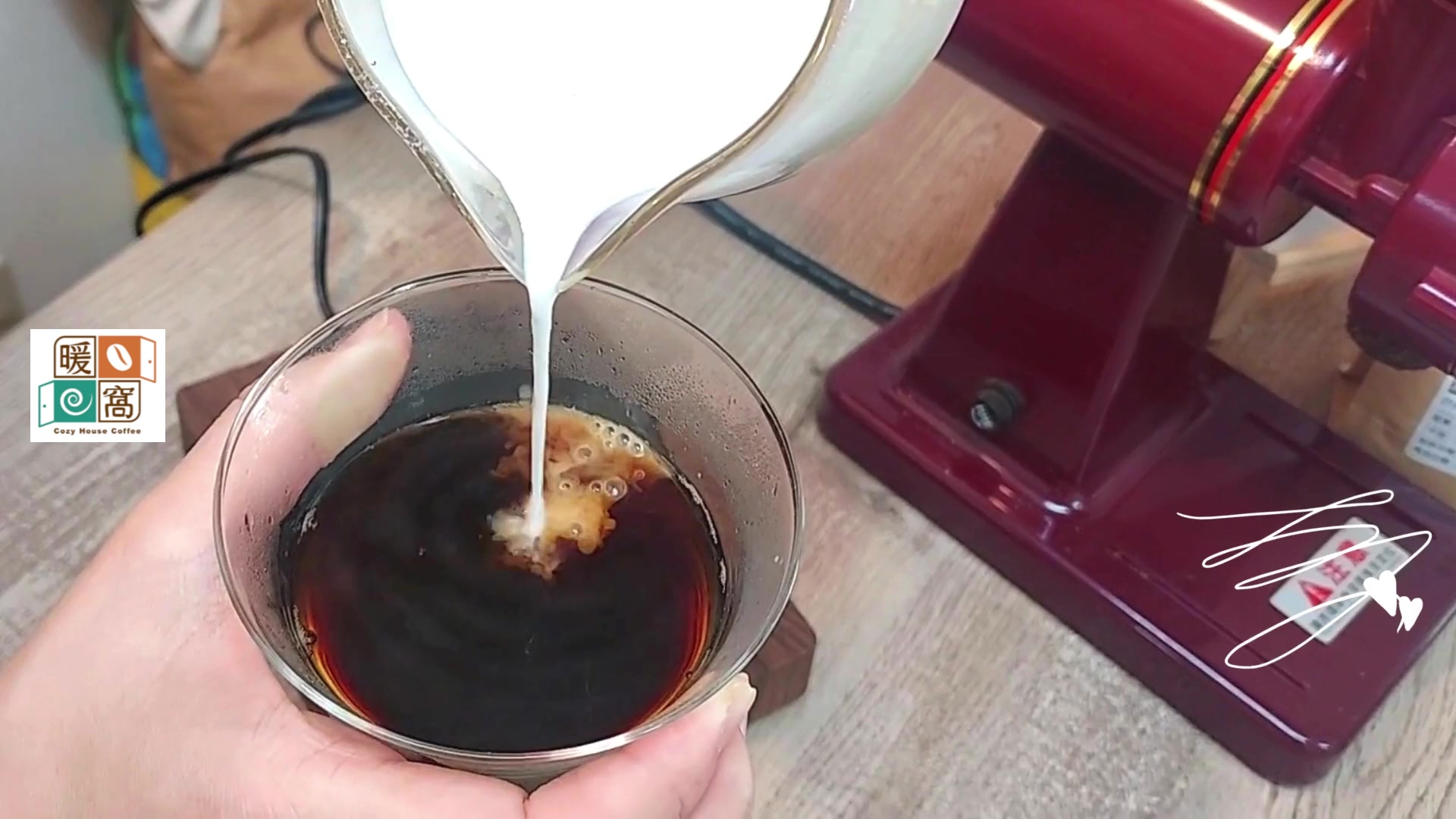 沒有義式咖啡機又好想隨時喝到一杯香濃拿鐵嗎？今天就來分享居家手沖咖啡製作拿鐵的簡單做法，只要掌握幾項要領就搞定👇 挑選中焙咖啡豆：建議選擇中 ...