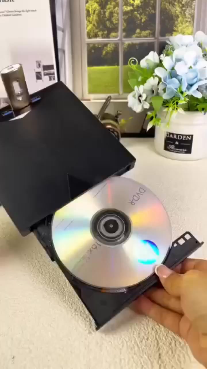 💿 Are your old CDs and DVDs filled with photos, movies, music, or ...