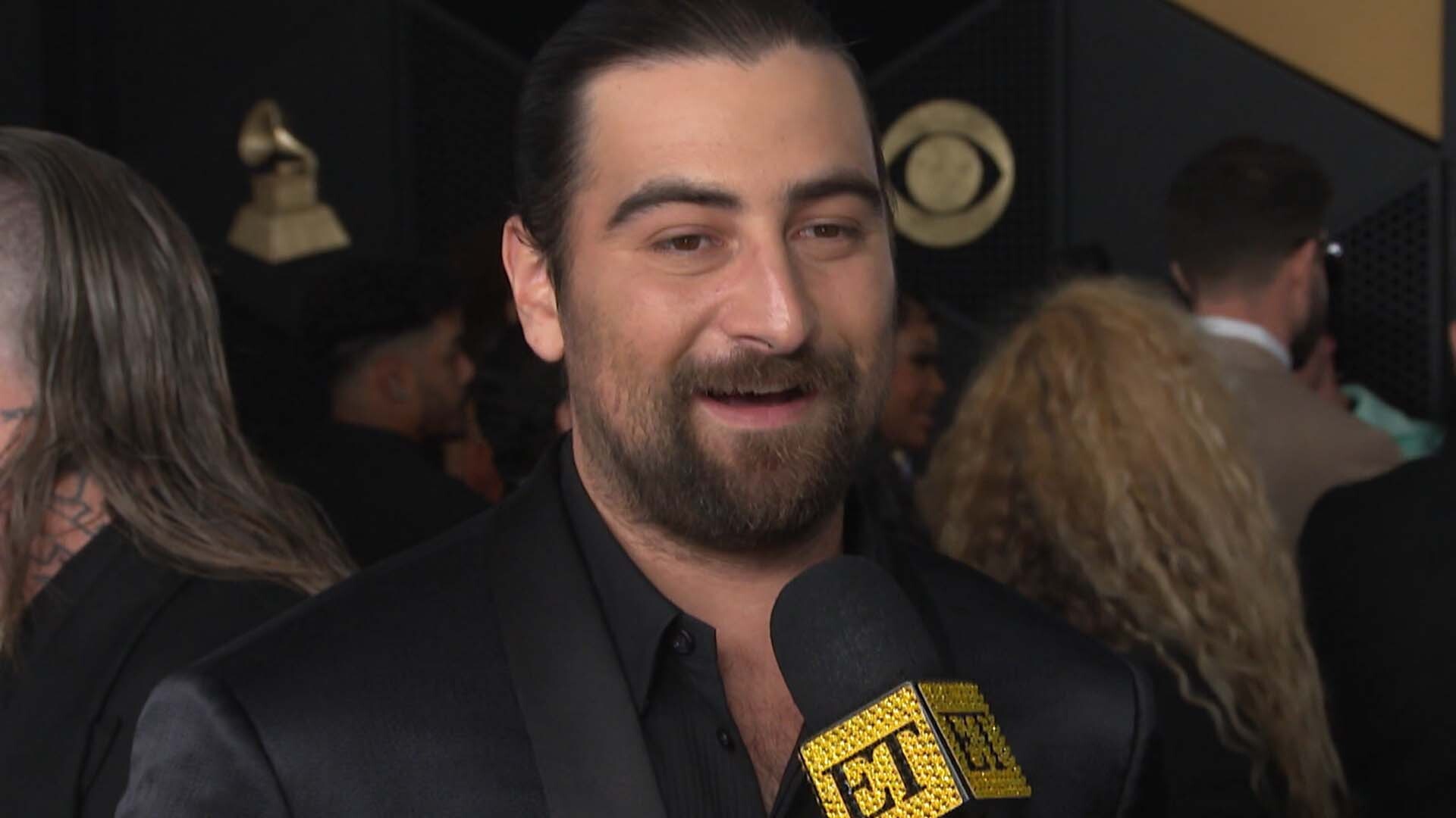 ET breaks down Noah Kahan’s Mastercard collaboration, bringing fans ...