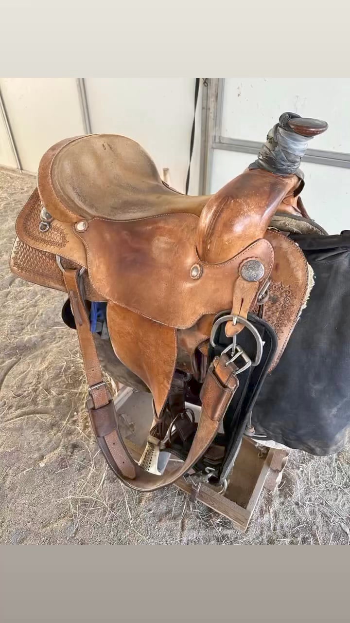 A premium Orthoflex low dally roper saddle with a 16-inch light leather ...