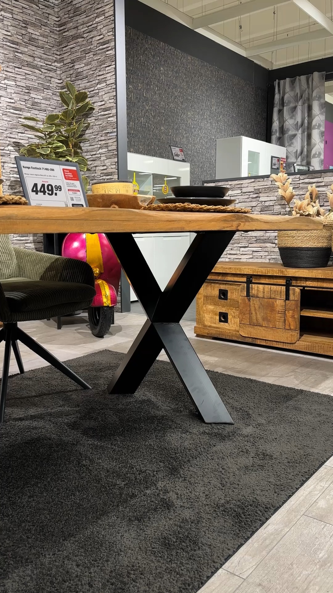 POCO Finds: Hier seht Ihr unseren Massivholztisch. Die perfekte Mischung aus rustikal und elegant!, #rustikal #elegant #esstisch #tischdeko #deko #wohnen #poco | POCO Einrichtungsmärkte