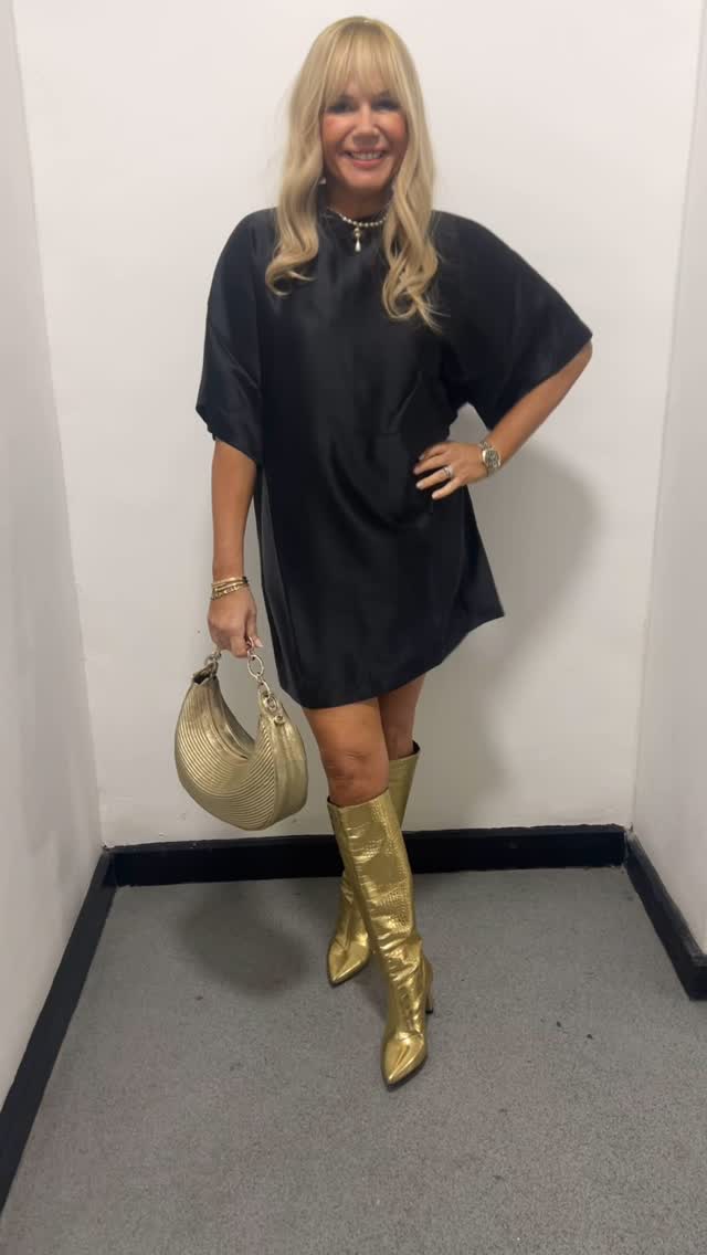 gold dress with black boots Check out my outfit for the #goldenglobes Yes, so comfortable and loving it...🤗 I of course have to have my #jimmychoo heels and a hot tea.❤️💋 UNDER35CM