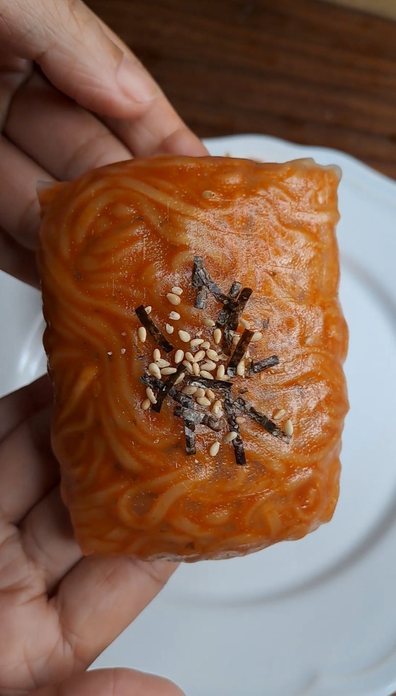 Amazing way to make Buldak with rice paper @TinyKitchenStudio #trending ...