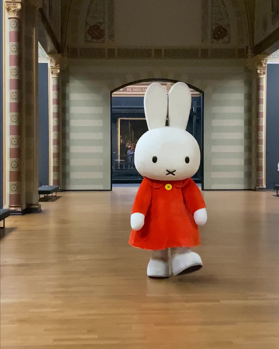 Miffy meets Vermeer: Discovering similarities between two Dutch icons