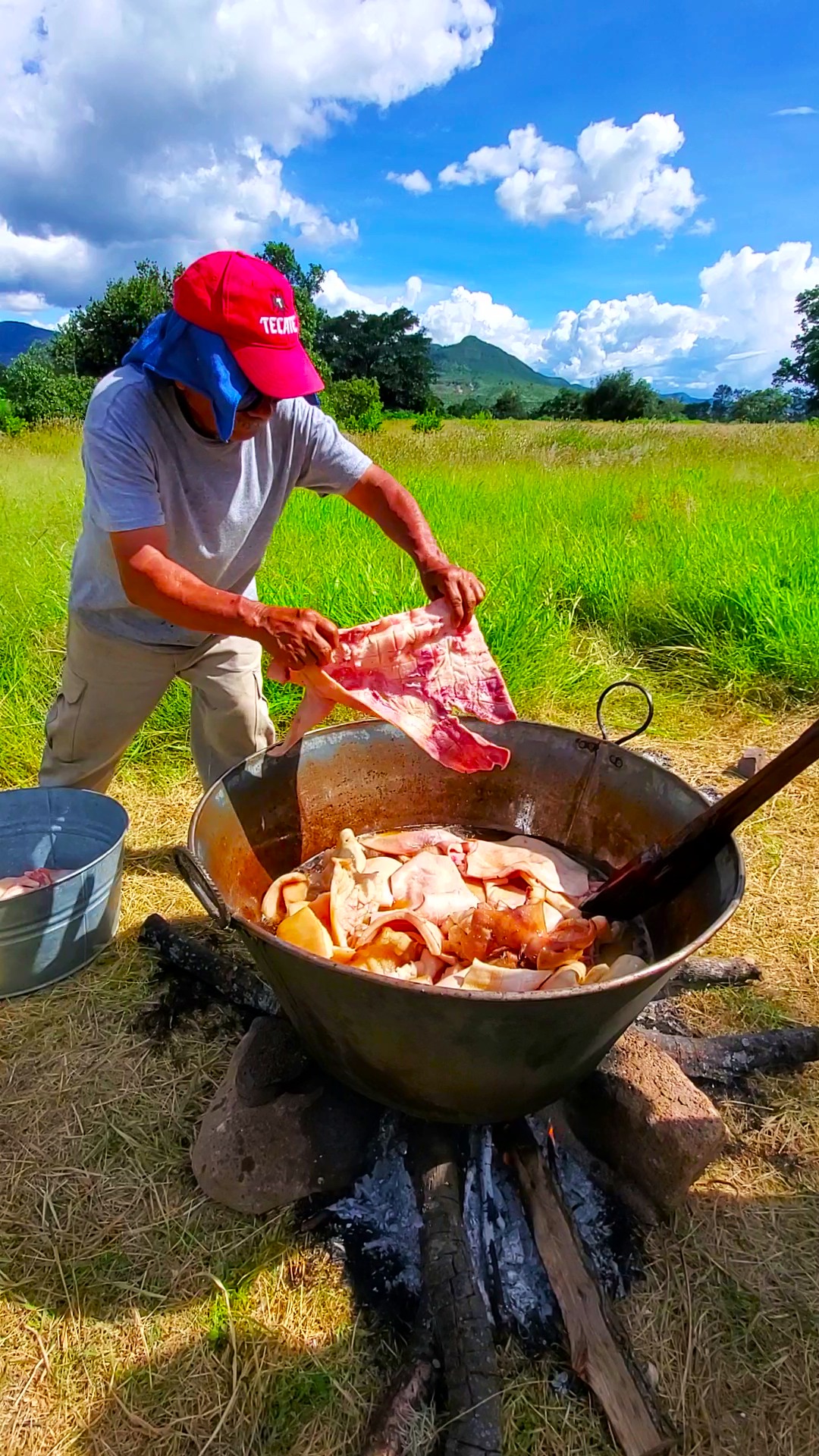 Preparando CHICHARRÓN DE CAMPO Preparing pork rinds in the village ...