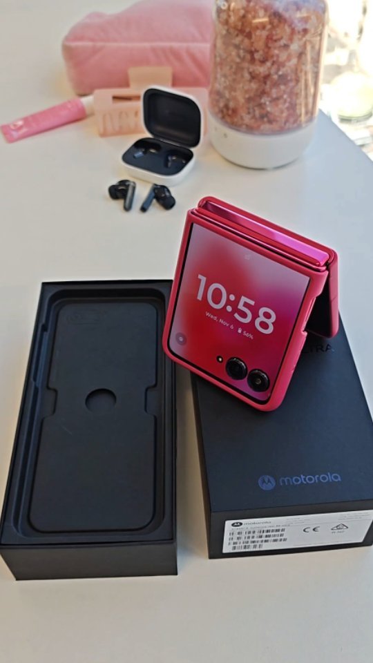 A first look at the motorola razr 50 ultra in Hot Pink