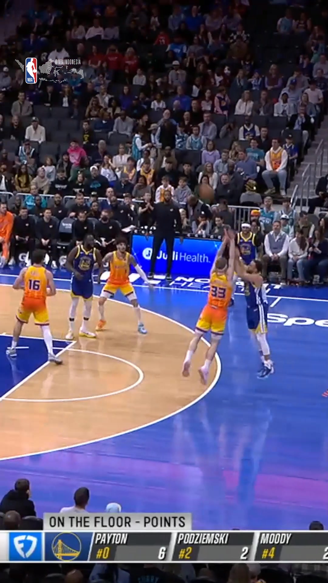 Step back three from Curry! 🎯 Ikuti keseruan NBA Season 2025-26 di NBA ...