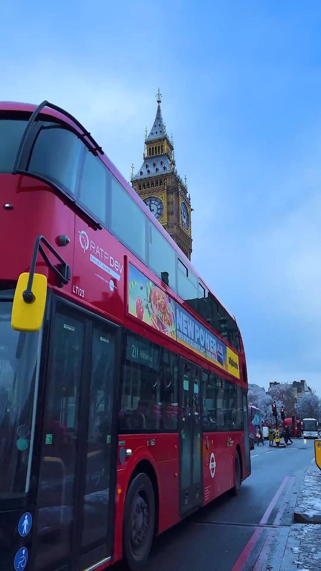 Big Ben and red London buses are the ultimate collab 🤩 (📽️ by