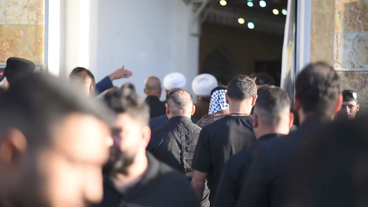 جانب من حضور كوادر وتنظيمات التيار الرسالي الرسمي الى مجلس عزاء ...