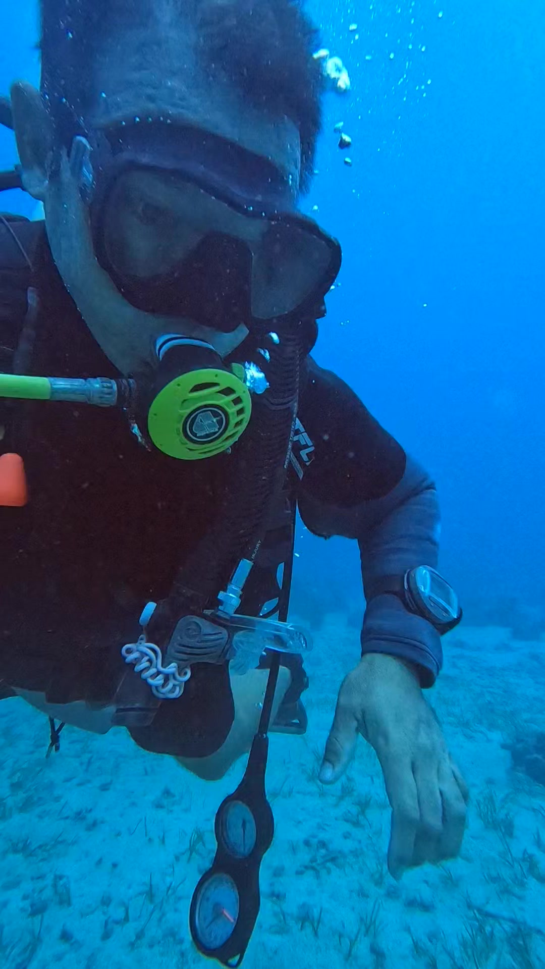 Sometimes this problem occurs underwater,almost halfway of our dive at ...
