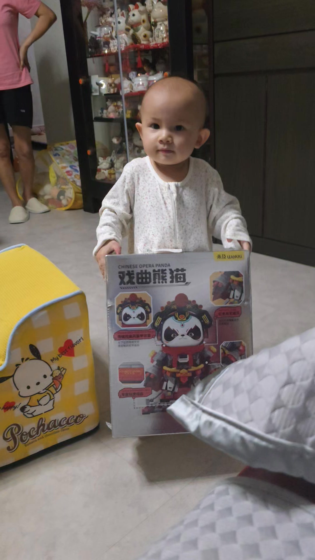 BE@BRICK100% H.Tsujiguchi OPERA限定品 Guess who toy? Look at adorable expression of my grand, clutching