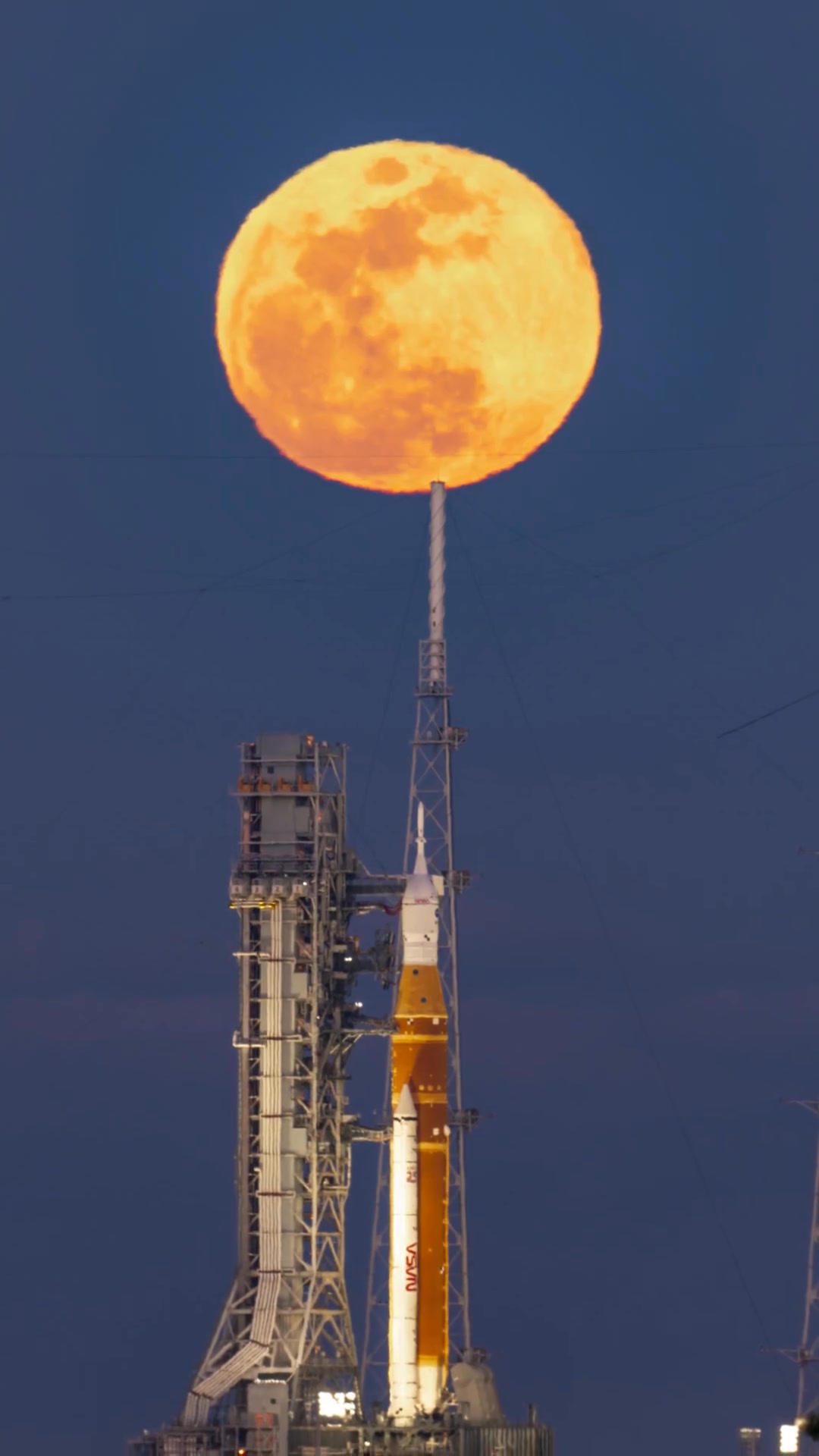 NASA's Artemis II is ready now! Moonrise over the giant SLS rocket ...