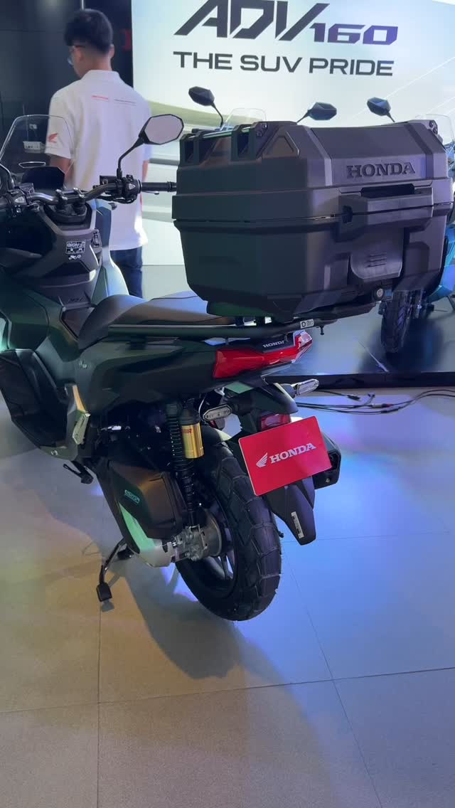 Here's a demo of the new smart top box in the 2026 Honda ADV 160. It ...