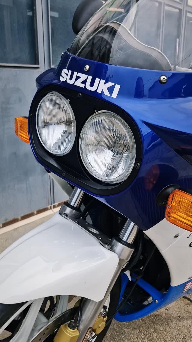 A beautiful 1989 Suzuki GSXR 1100 with a Suzuki Bandit engine