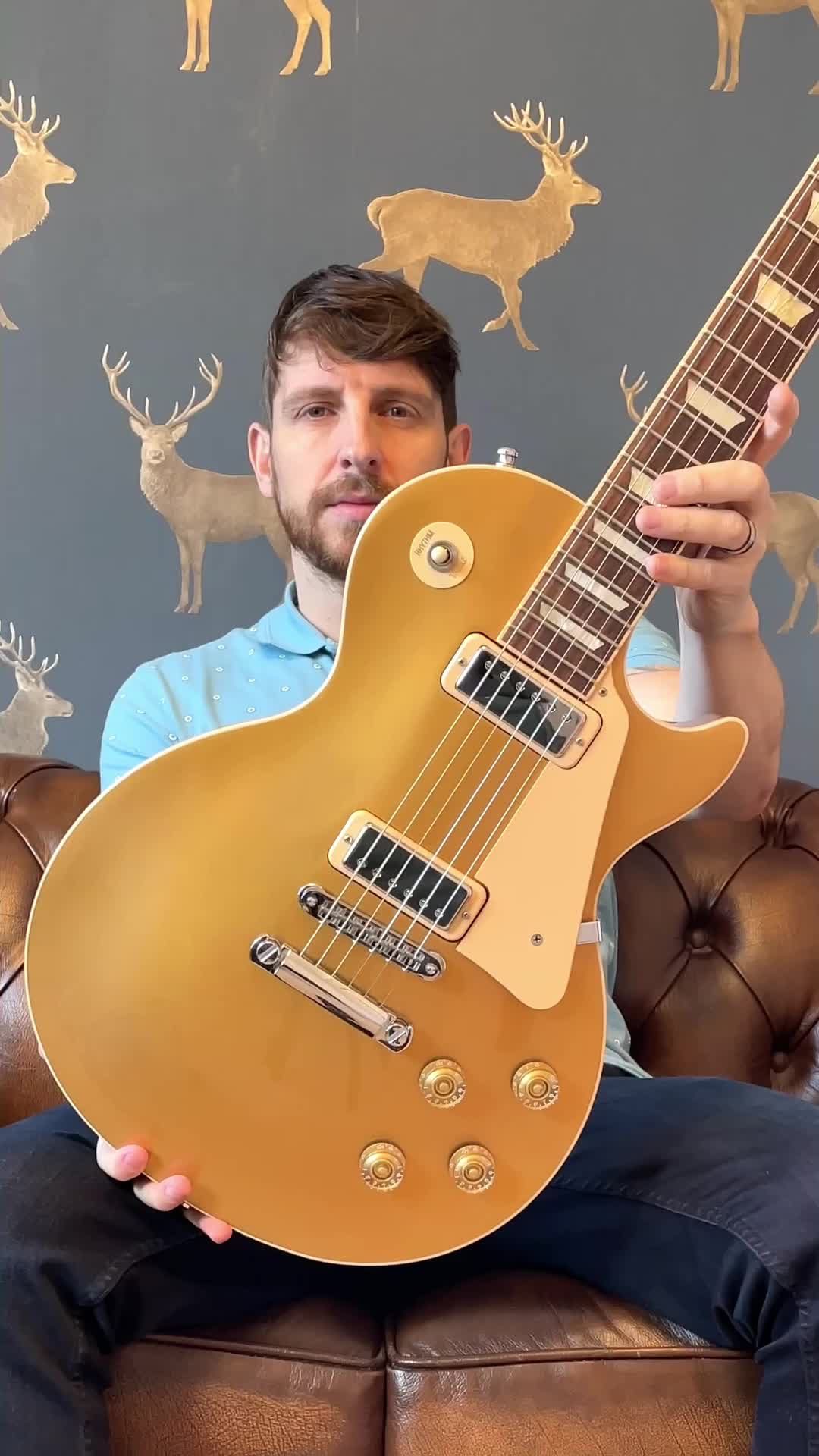 A lovely golden Gibson, this Les Paul Deluxe 2015 features a maple