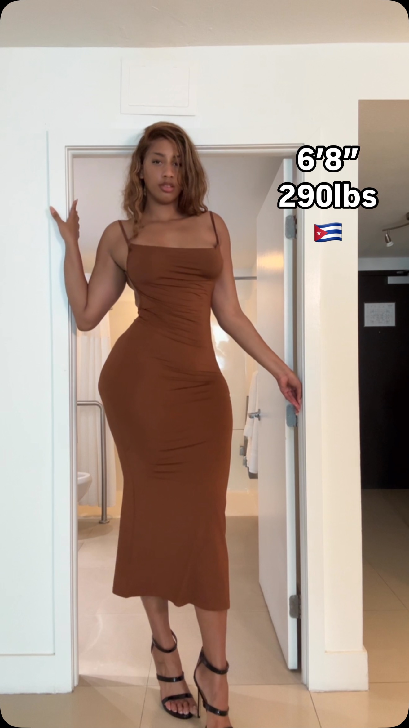 Is height just a number? 👀 explorepage tallgirls tallgirlproblems
