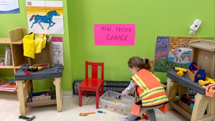 Weekly topic: Transport🚗🛳️🚁🚅, Our children were very busy working at “Mini Tresors Garage” this morning🦺. They towed broken trucks🚚, repaired the vehicles🛠️🪛, got the car wash🚜, filled the gas⛽️, and