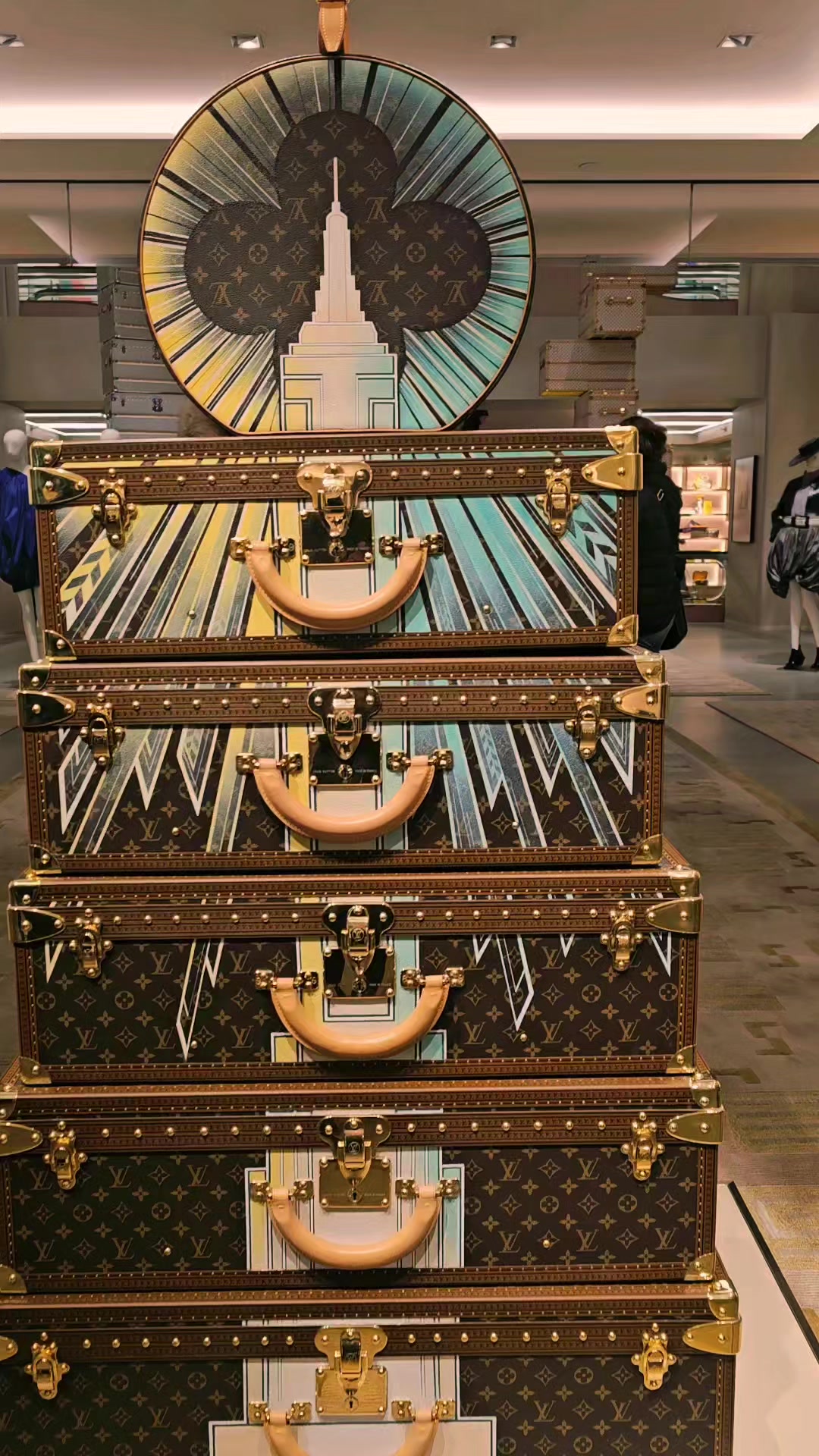 A gigantic new mural on the Louis Vuitton Store, Fifth Avenue
