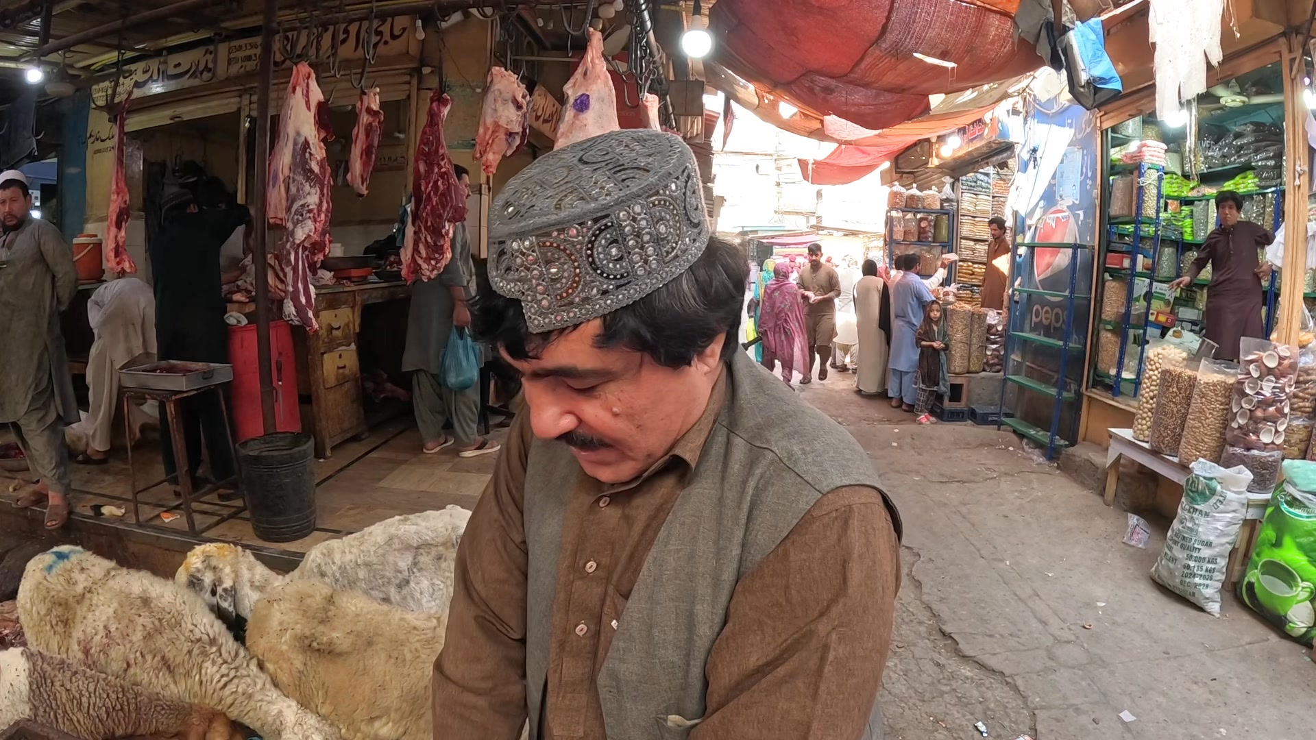 کراچی میںں بسا منی KPK یہ ویڈیو صرف گوشت کے شوقین لوگوں کے لیے ہے ...