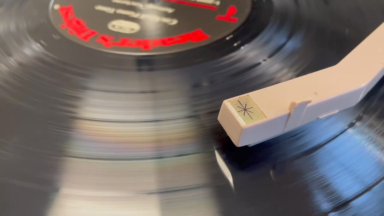 Here is a fun little piece of the 1960s. A portable record player