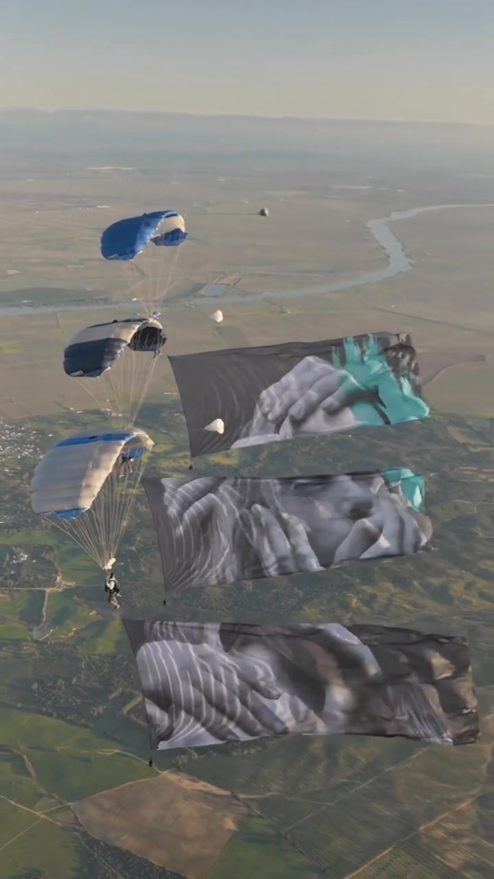 Amazing! World's First Flying Triptych -3 skydivers with flags
