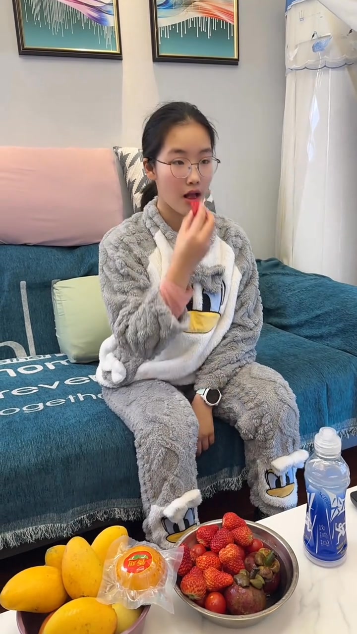 誰知道什么動畫片 | 九姐摆摊生活 | Facebook