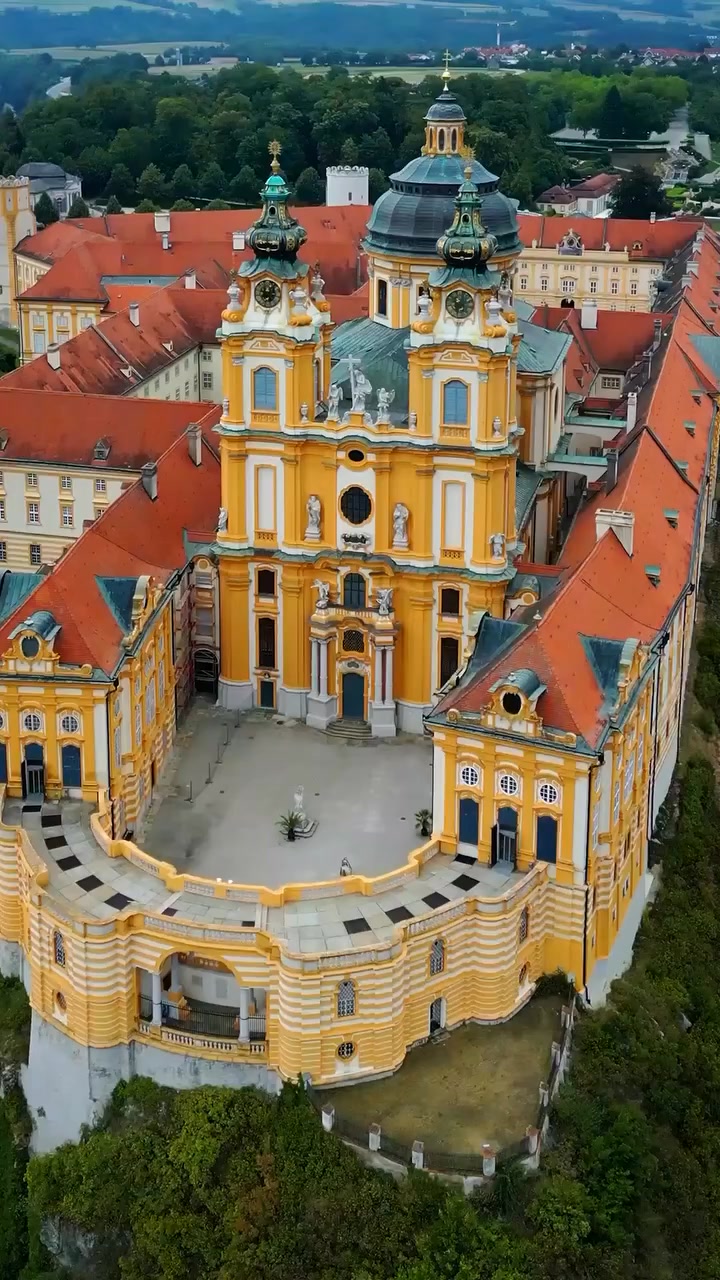 melk-abbey-or-stift-melk-is-a-benedictine-monastery-located-in-melk